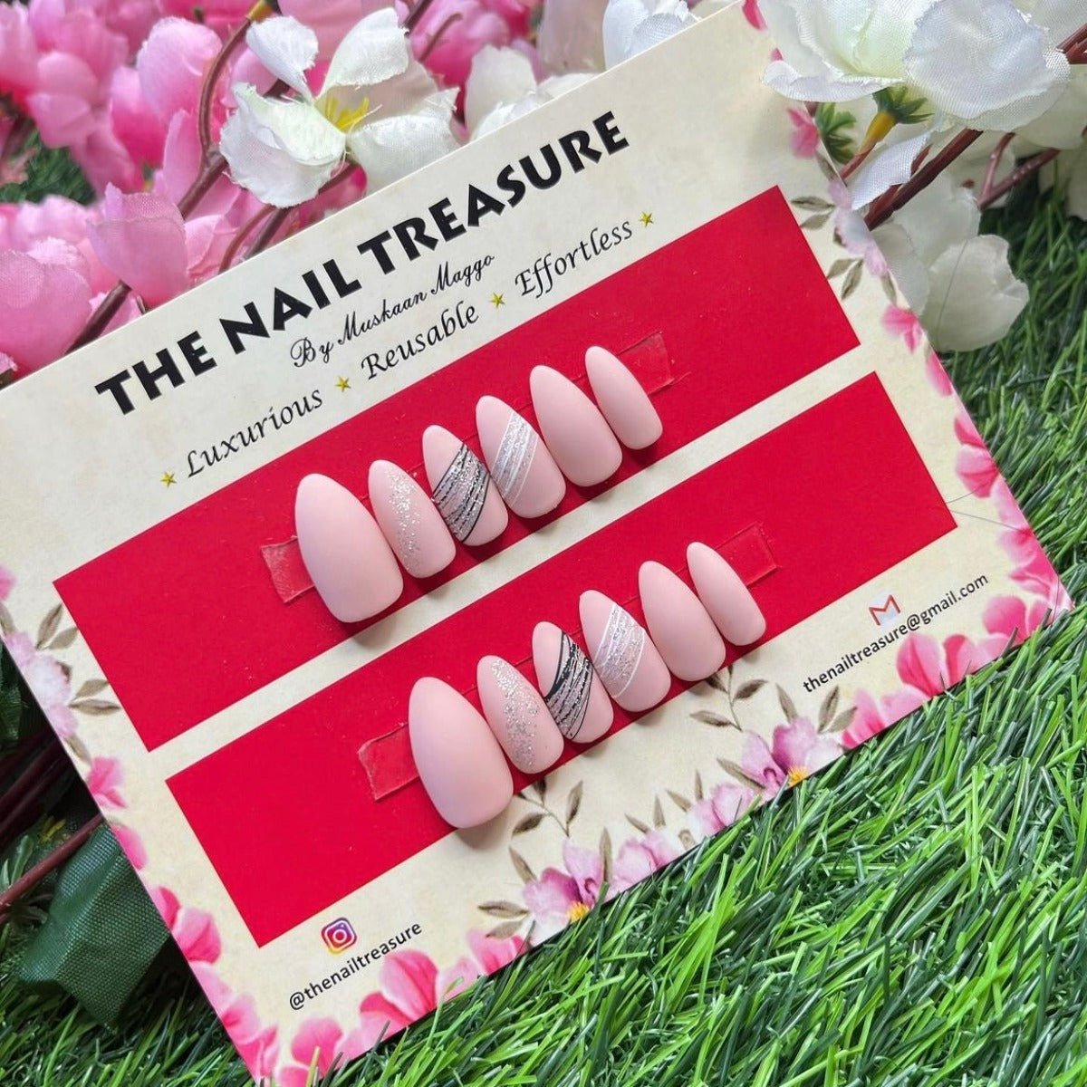 Luxurious matte head turning press on nails set. These fake nails is designed with silver glitter accents & spider art.